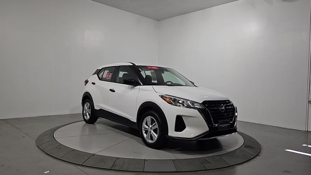 2024 Nissan Kicks S photo 7