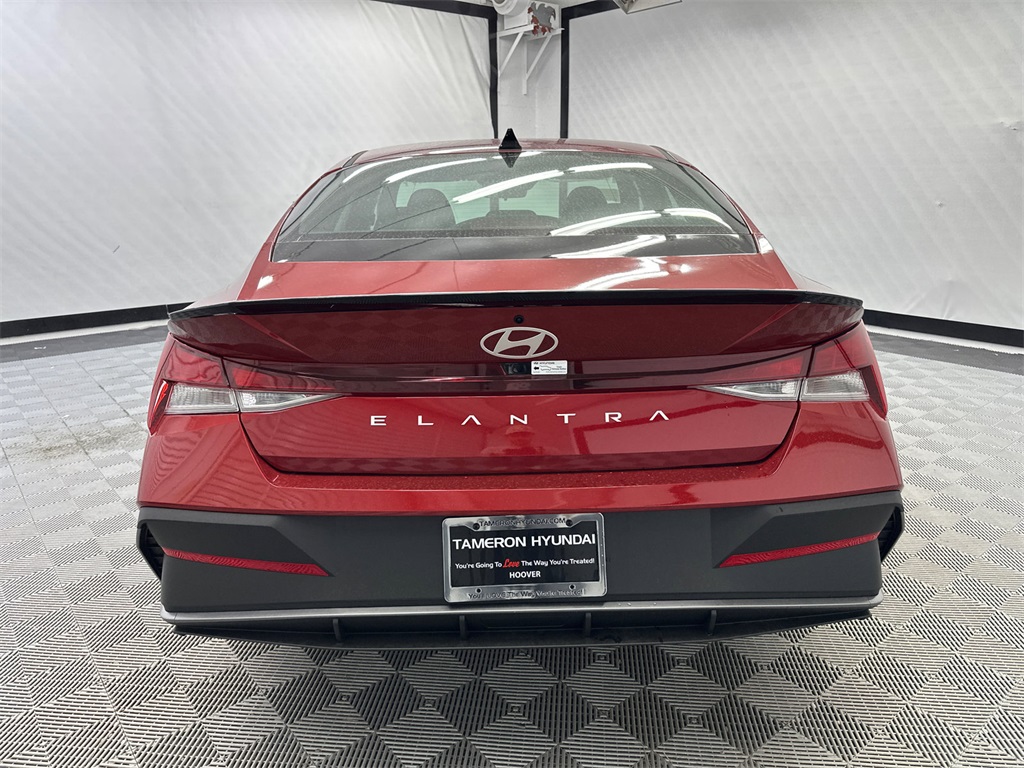 2025 Hyundai Elantra SEL Sport photo 4