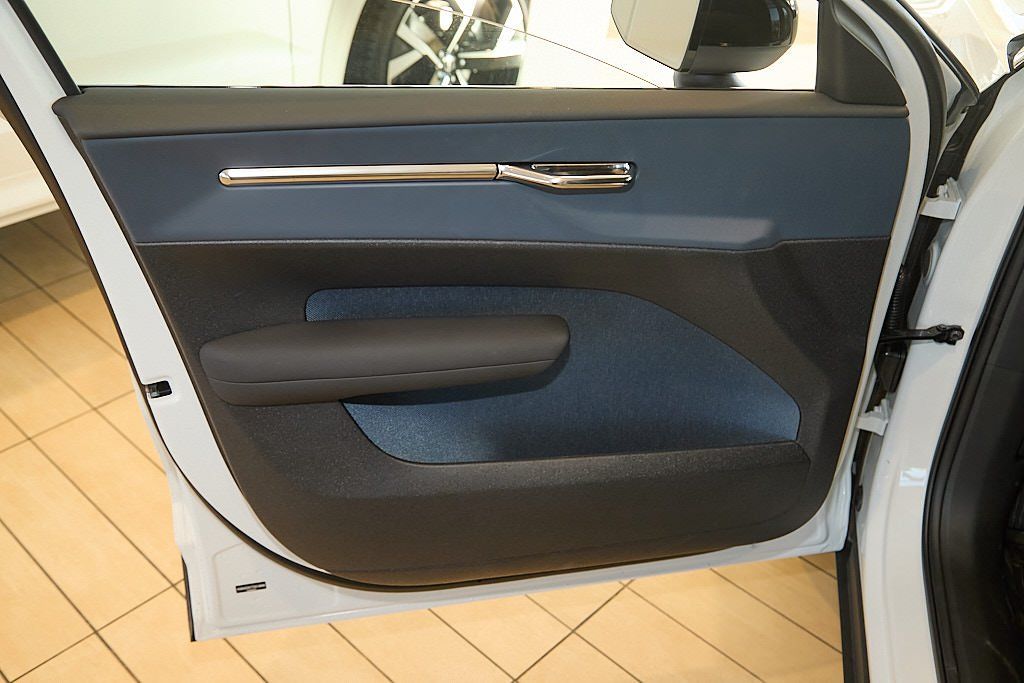 2026 VOLVO EX30 - Image 6