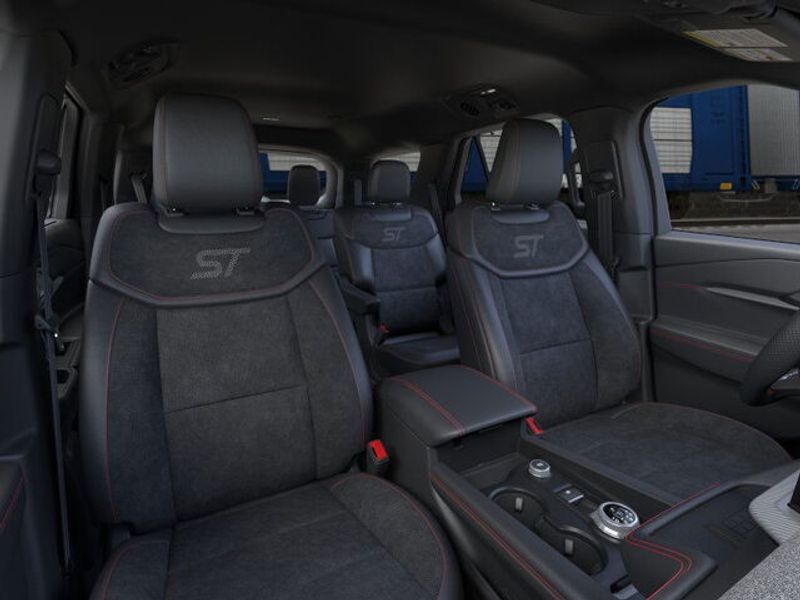 2025 Ford Explorer ST photo 7