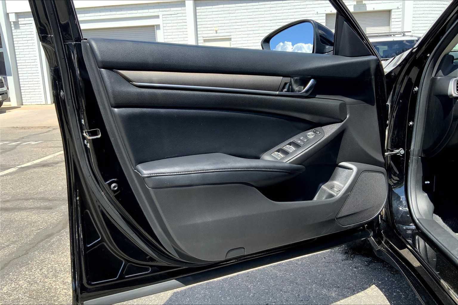 2022 Honda Accord LX photo 19