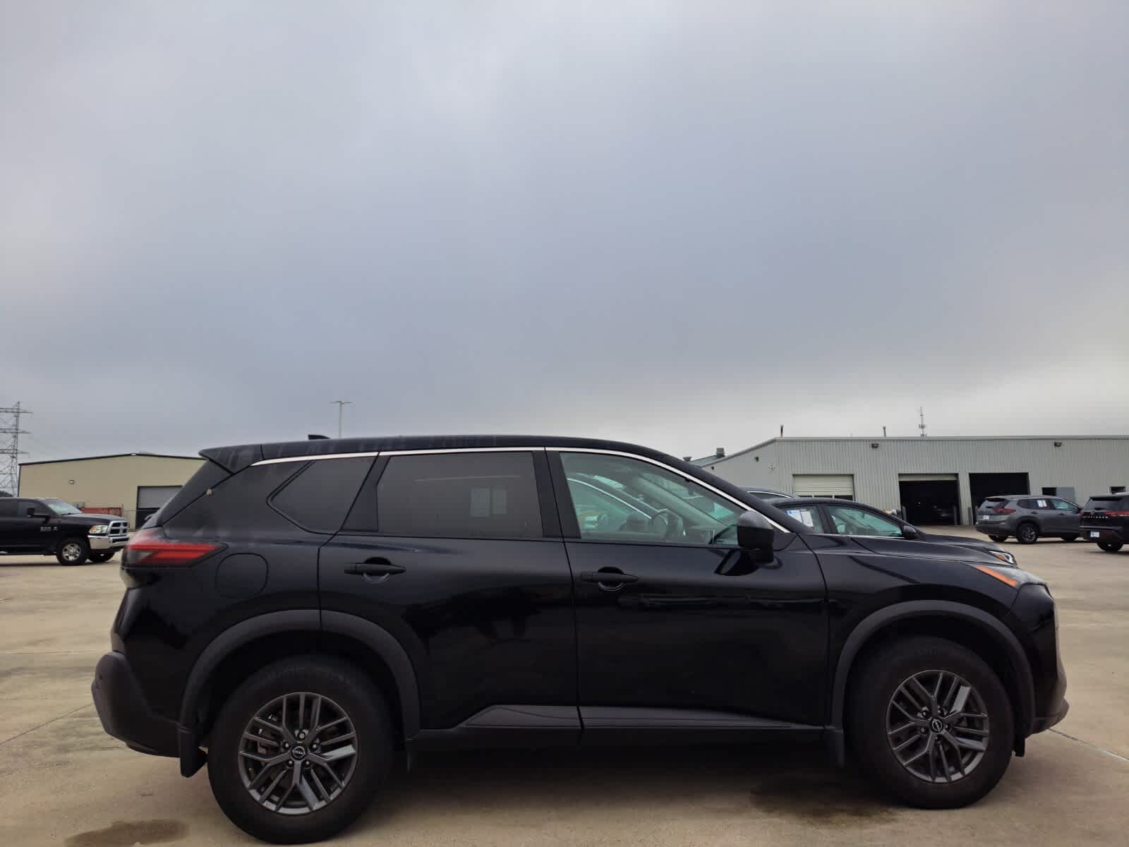 2023 Nissan Rogue S photo 3