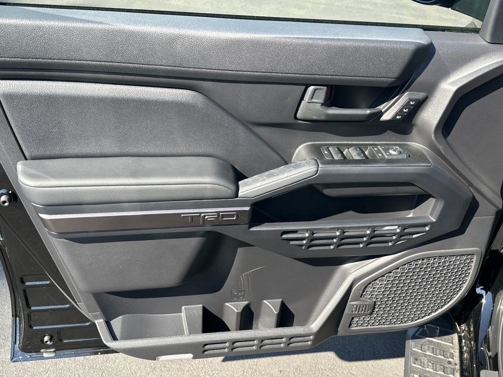 2025 Toyota 4Runner TRD Off-Road Premium photo 8