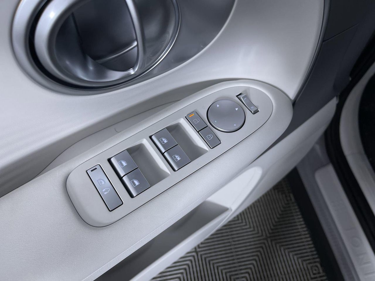 2026 Hyundai Ioniq SE photo 22