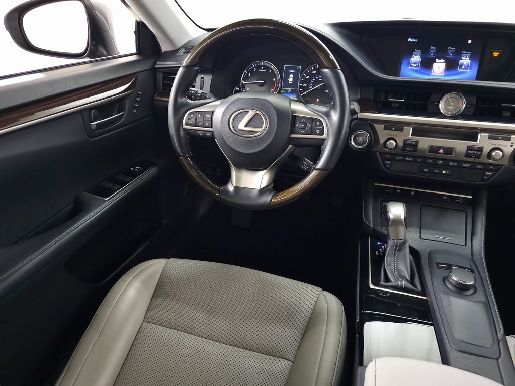 2016 Lexus ES 350 photo 15