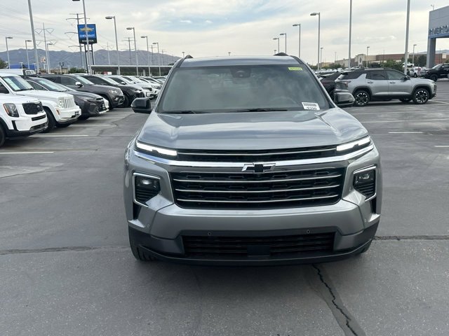 2026 Chevrolet Traverse photo 2