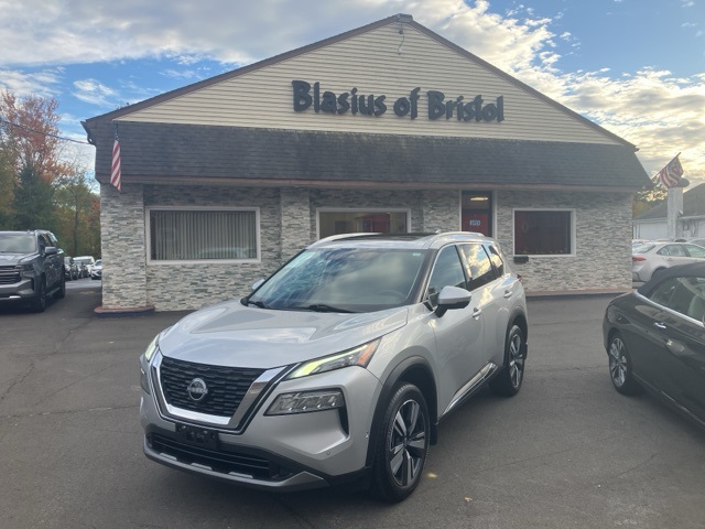 2023 Nissan Rogue SL's photo