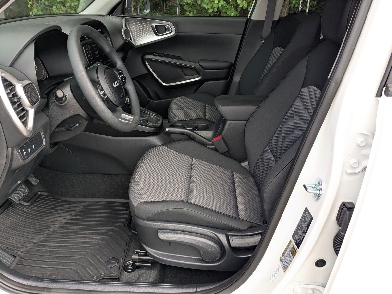 2025 Kia Soul LX photo 9