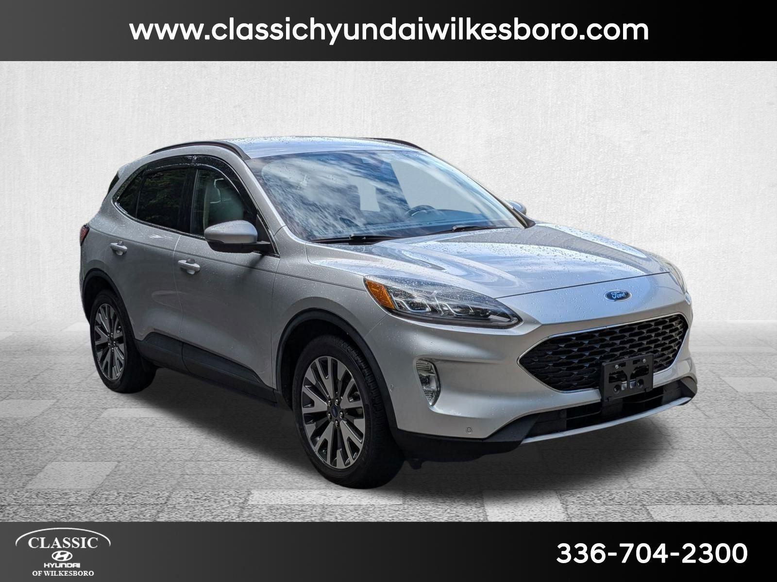 2020 Ford Escape Titanium photo 2