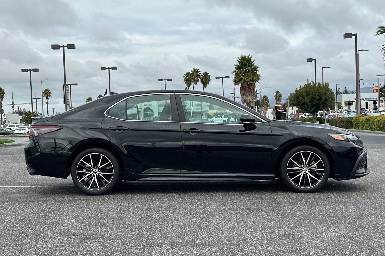 2024 Toyota Camry SE photo 3