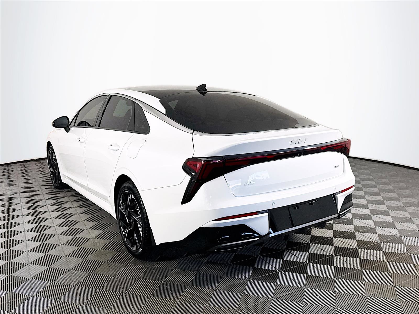 2025 Kia K5 GT-Line photo 4