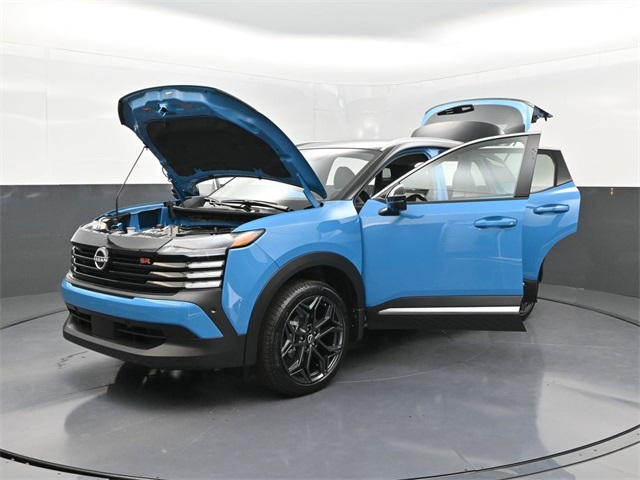 2026 Nissan Kicks SR photo 3