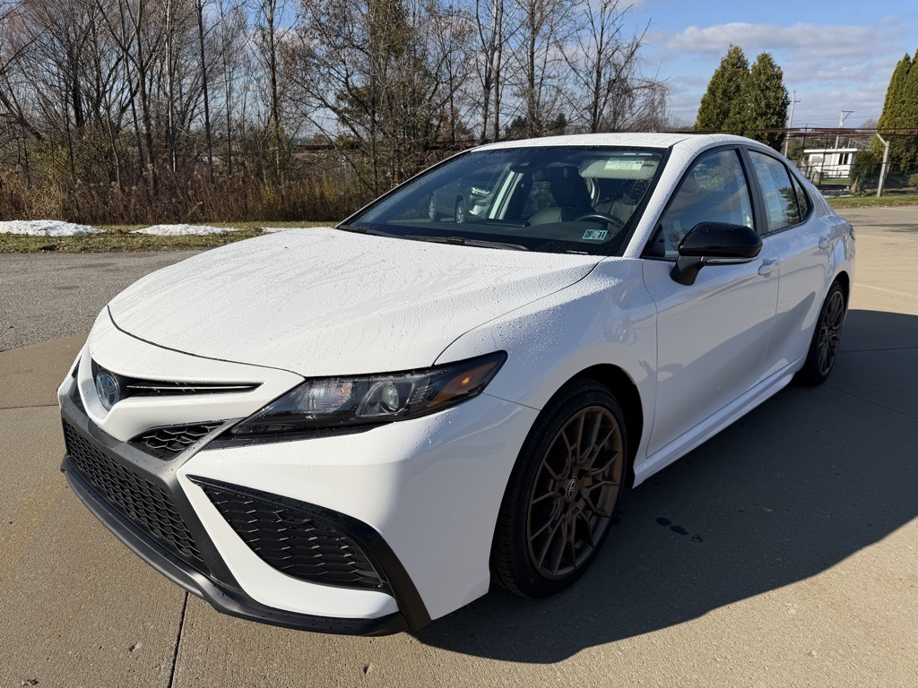 2023 Toyota Camry SE's photo