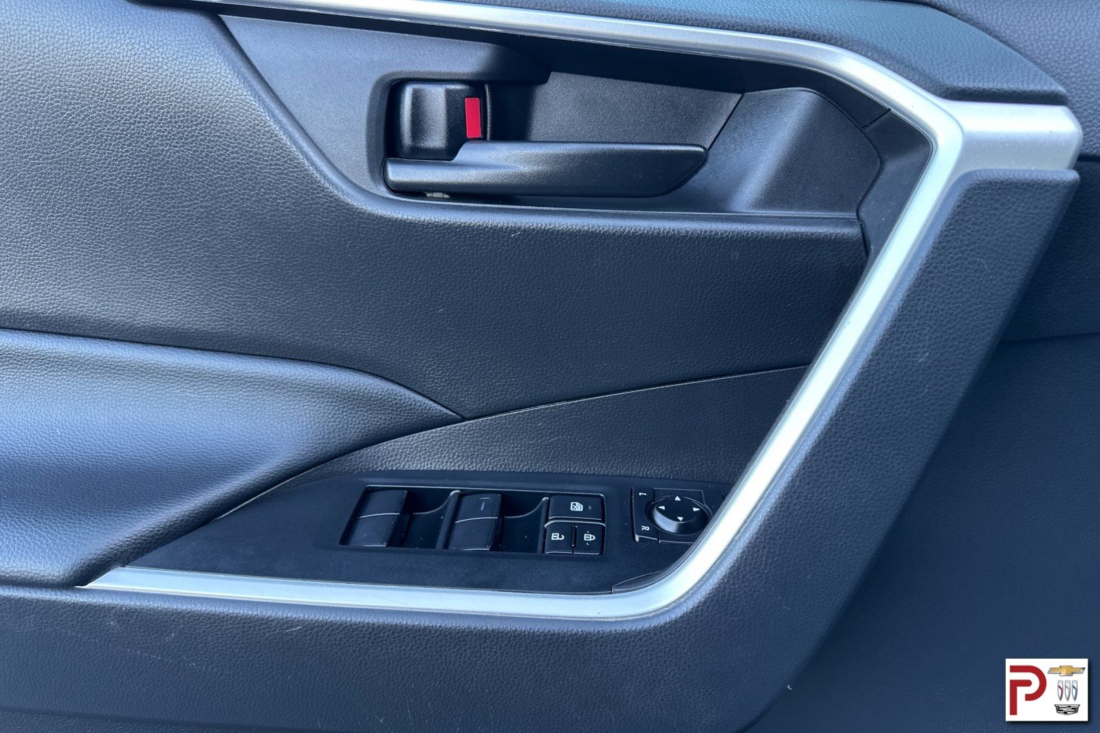 2023 Toyota RAV4 LE photo 9