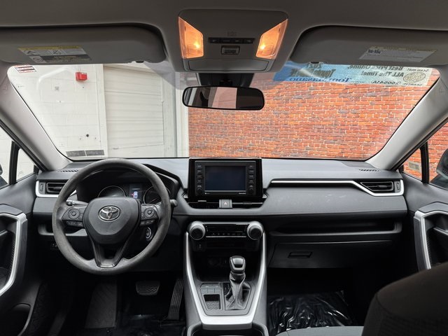 2021 Toyota RAV4 LE photo 12