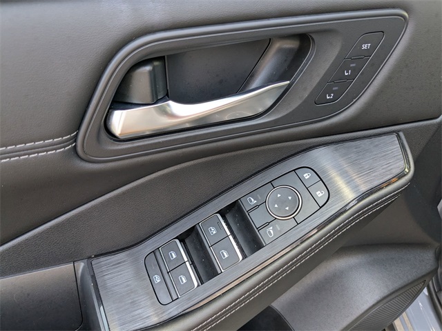 2024 Nissan Rogue SL photo 13