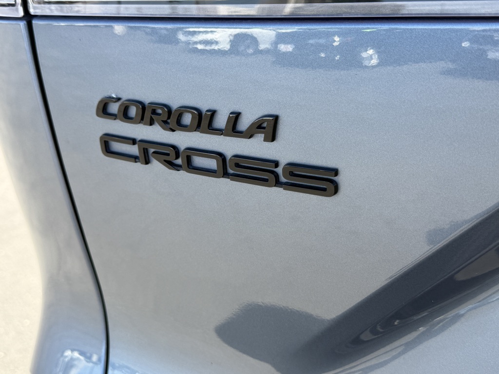 2023 Toyota Corolla Cross LE photo 11