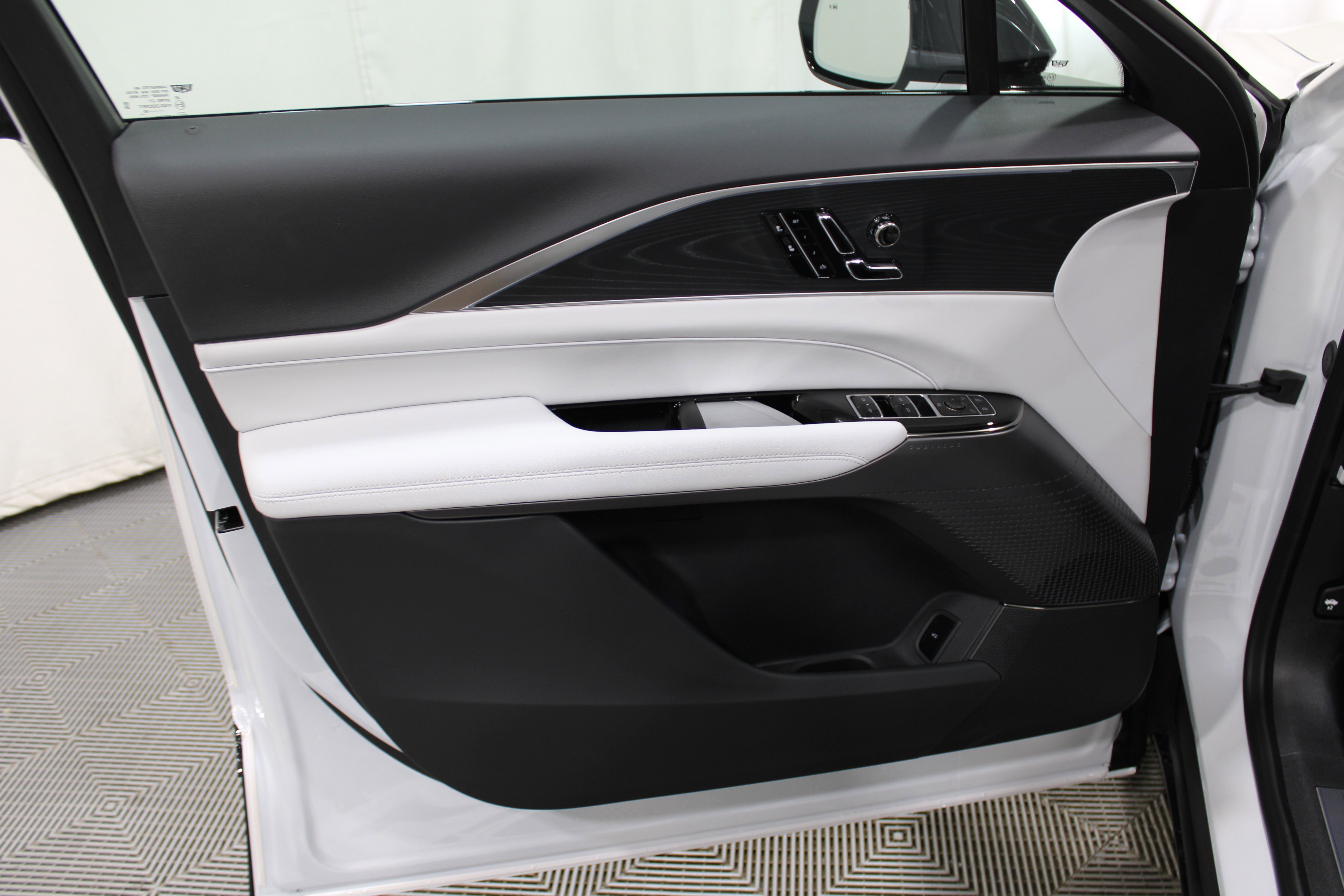 2025 Cadillac Lyriq Luxury photo 5