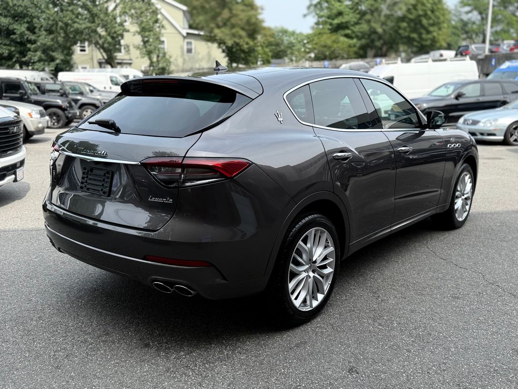 2022 Maserati Levante GT photo 4