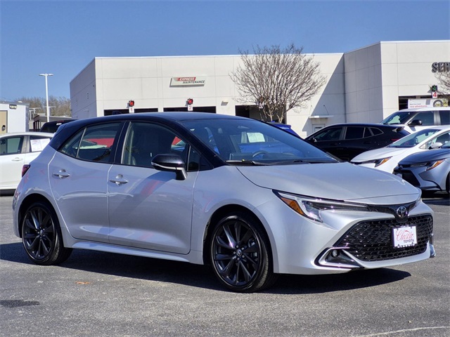 2024 Toyota Corolla Hatchback XSE's photo