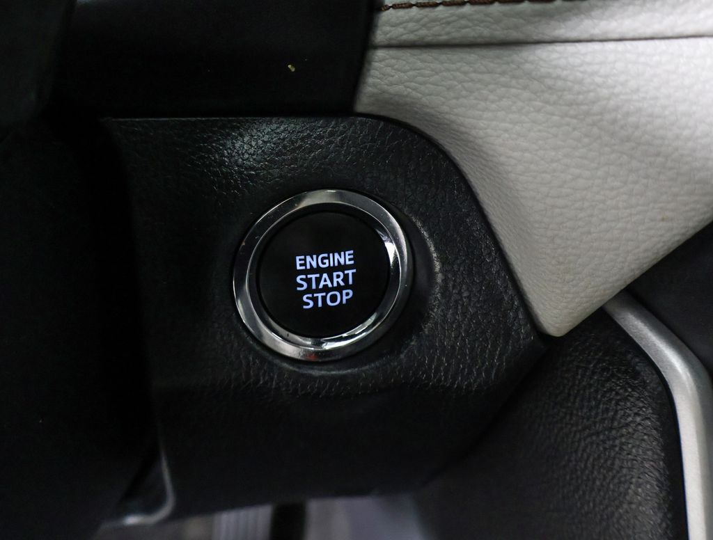 2023 Toyota RAV4 XLE photo 9
