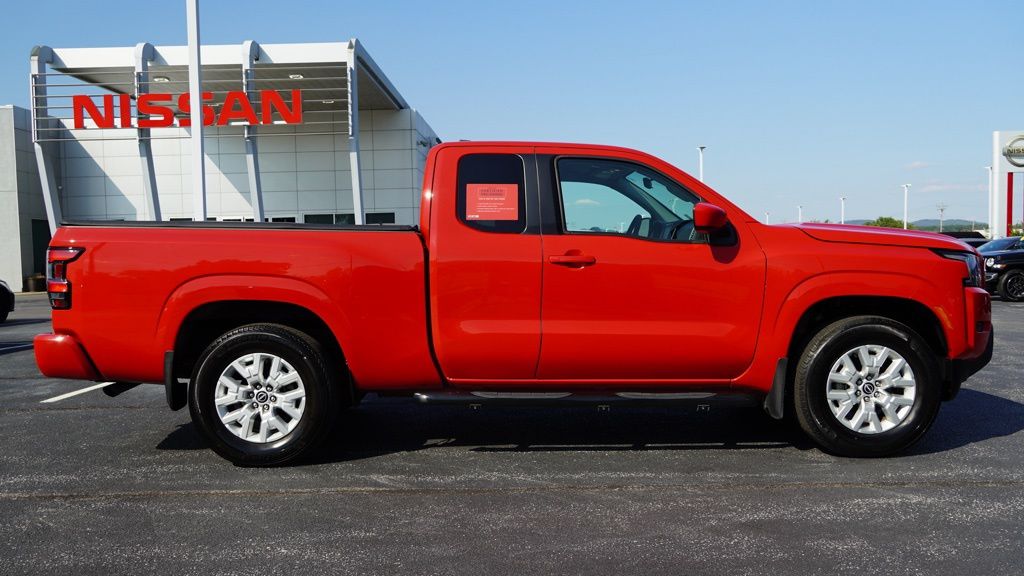 2023 Nissan Frontier SV photo 3