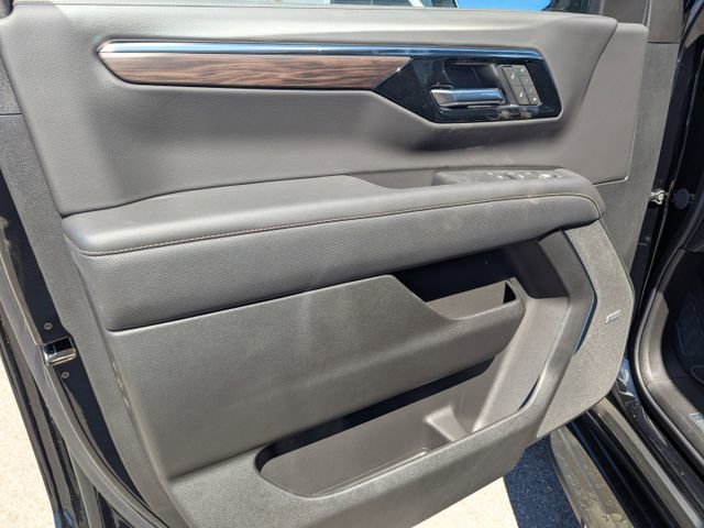 2025 Chevrolet Suburban Premier photo 15