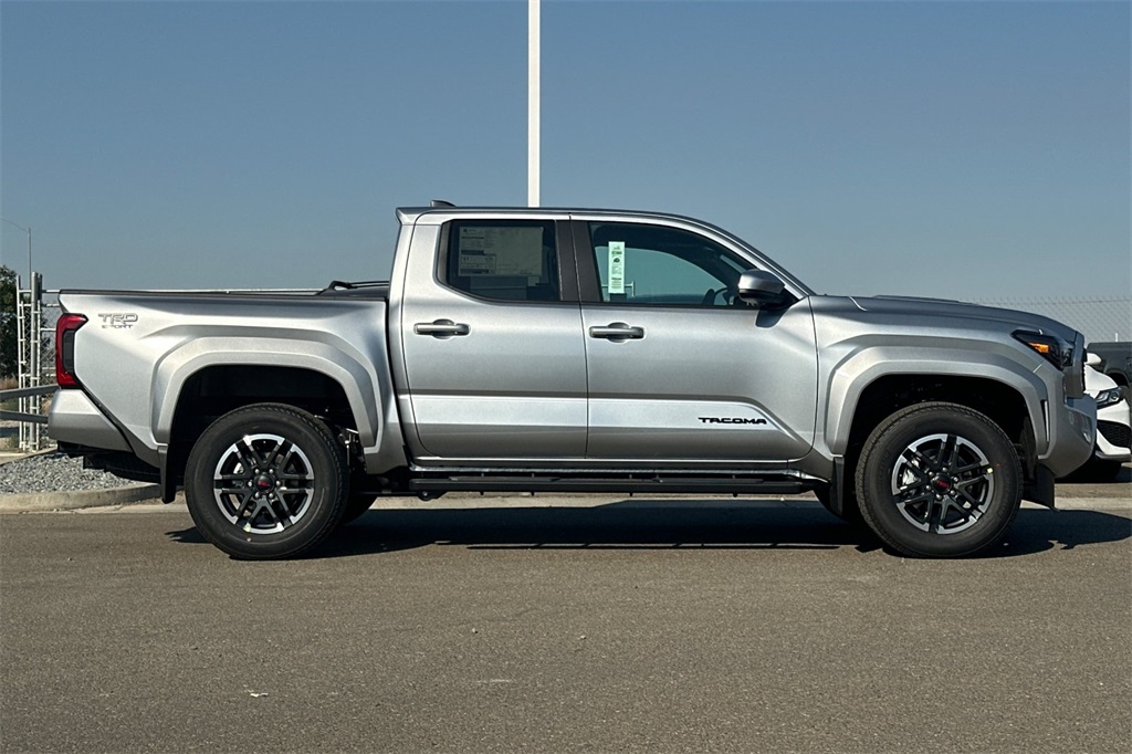 2025 Toyota Tacoma TRD Sport 4x4 Double Cab photo 3