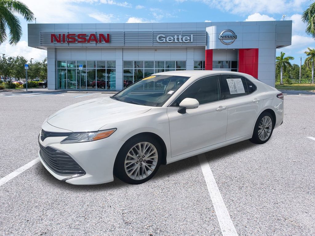 2019 Toyota Camry XLE photo 2