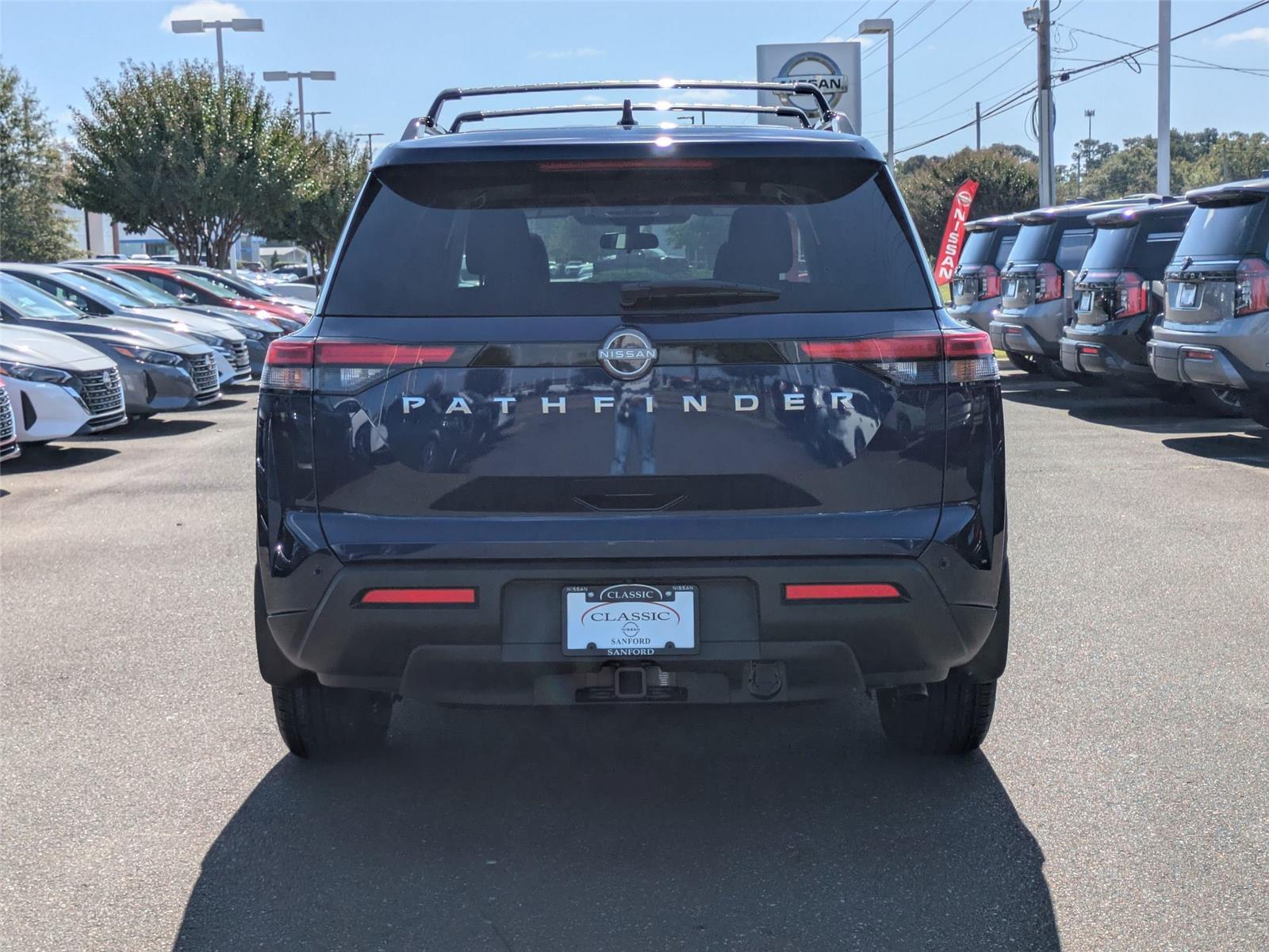 2025 Nissan Pathfinder SV photo 6