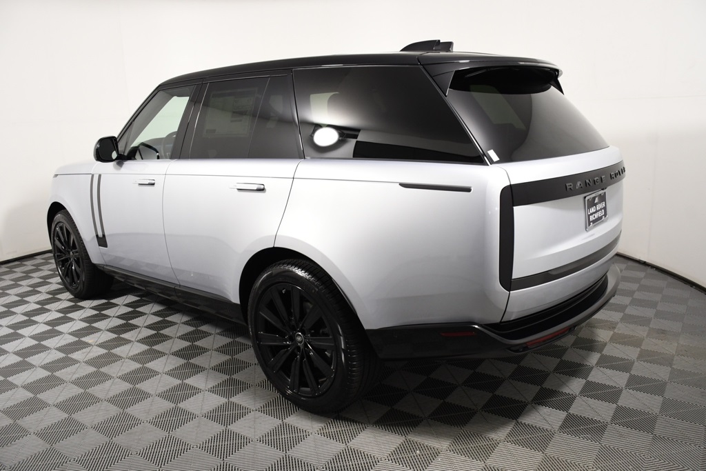 2025 Land Rover Range Rover SE photo 3