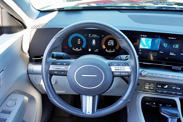 Used 2025 Blue Hyundai SEL image 18