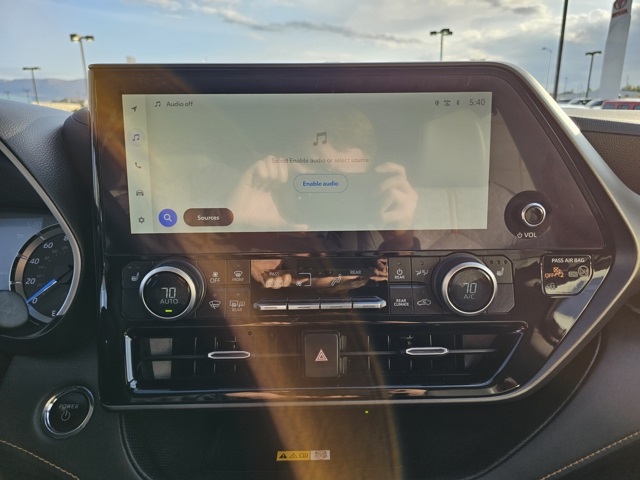 2023 Toyota Highlander Hybrid Bronze Edition photo 13
