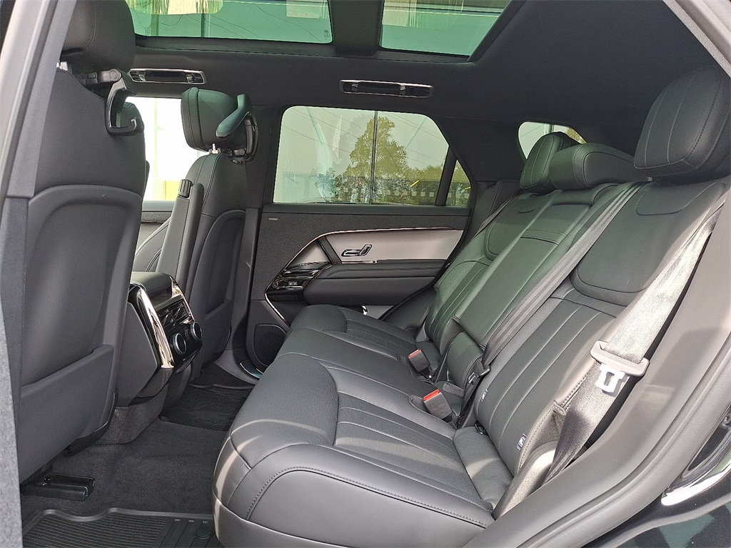 2025 Land Rover Range Rover Sport SE photo 7