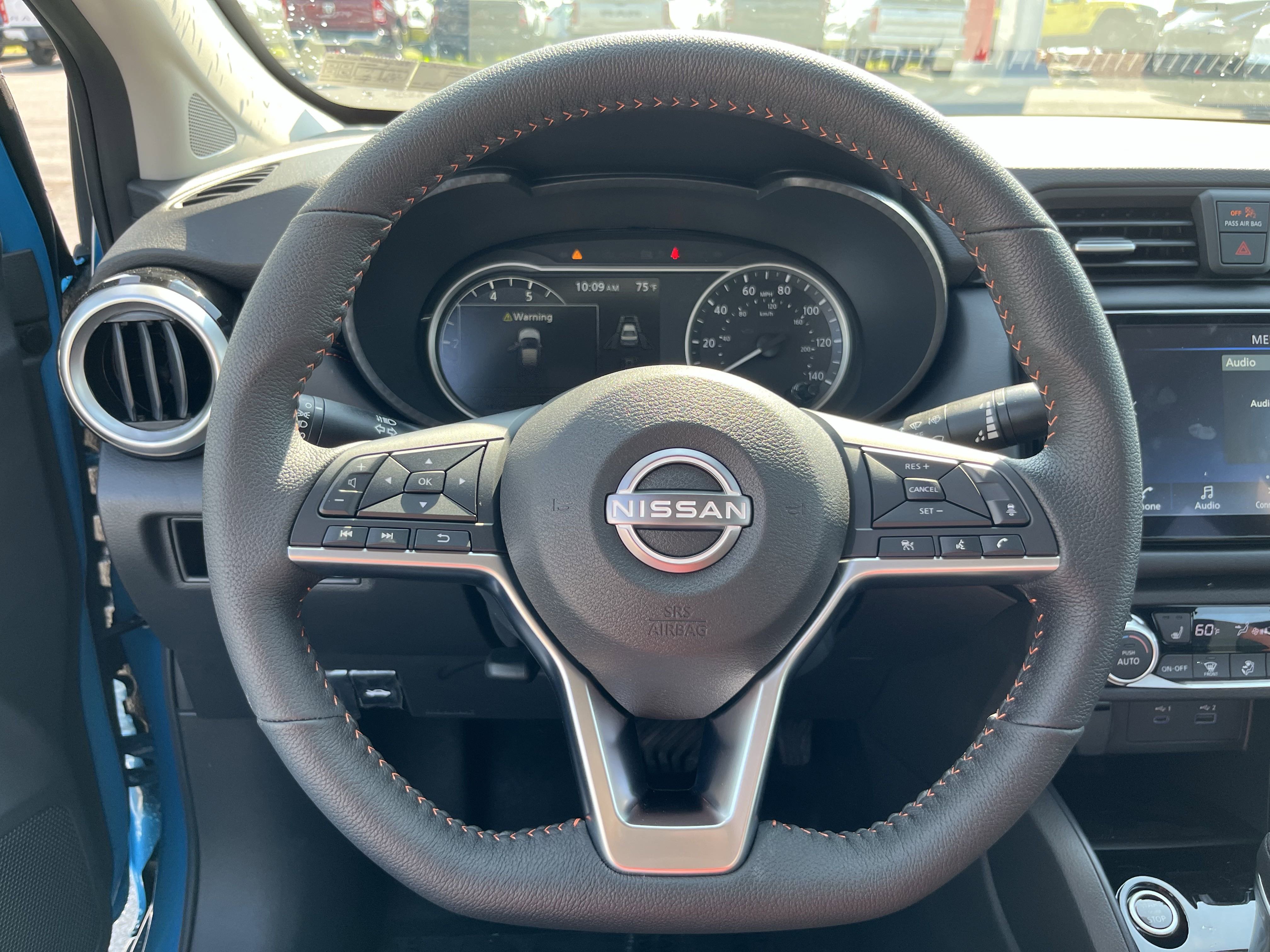 2025 Nissan Versa SR photo 3