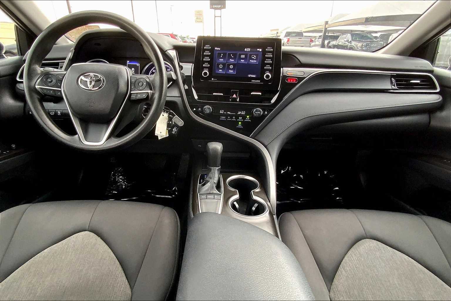 2022 Toyota Camry LE photo 14