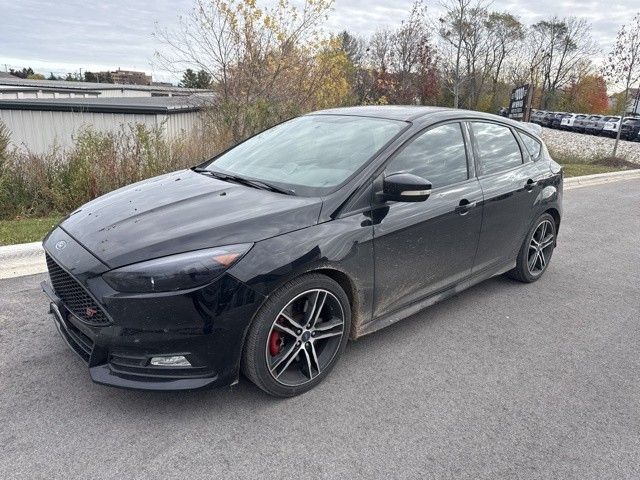2017 Ford Focus ST's photo