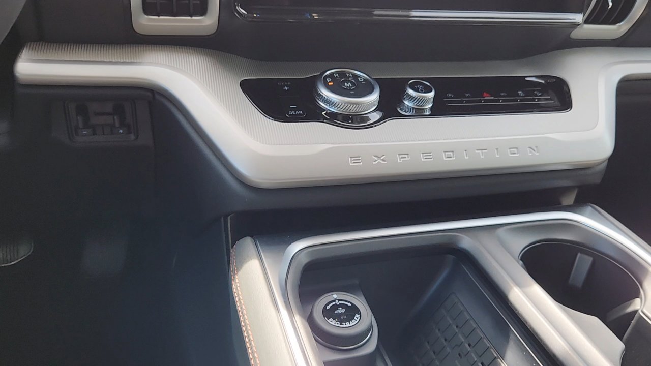 2025 Ford Expedition photo 21