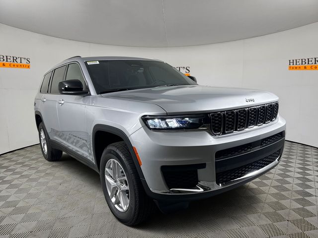 2025 Jeep Grand Cherokee Laredo X photo 3