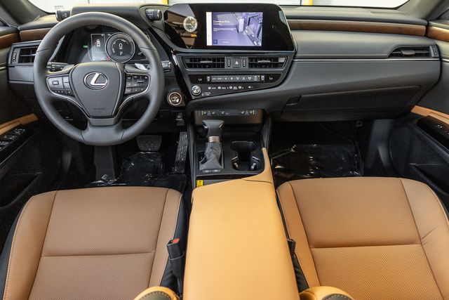 2025 Lexus ES 300h photo 5