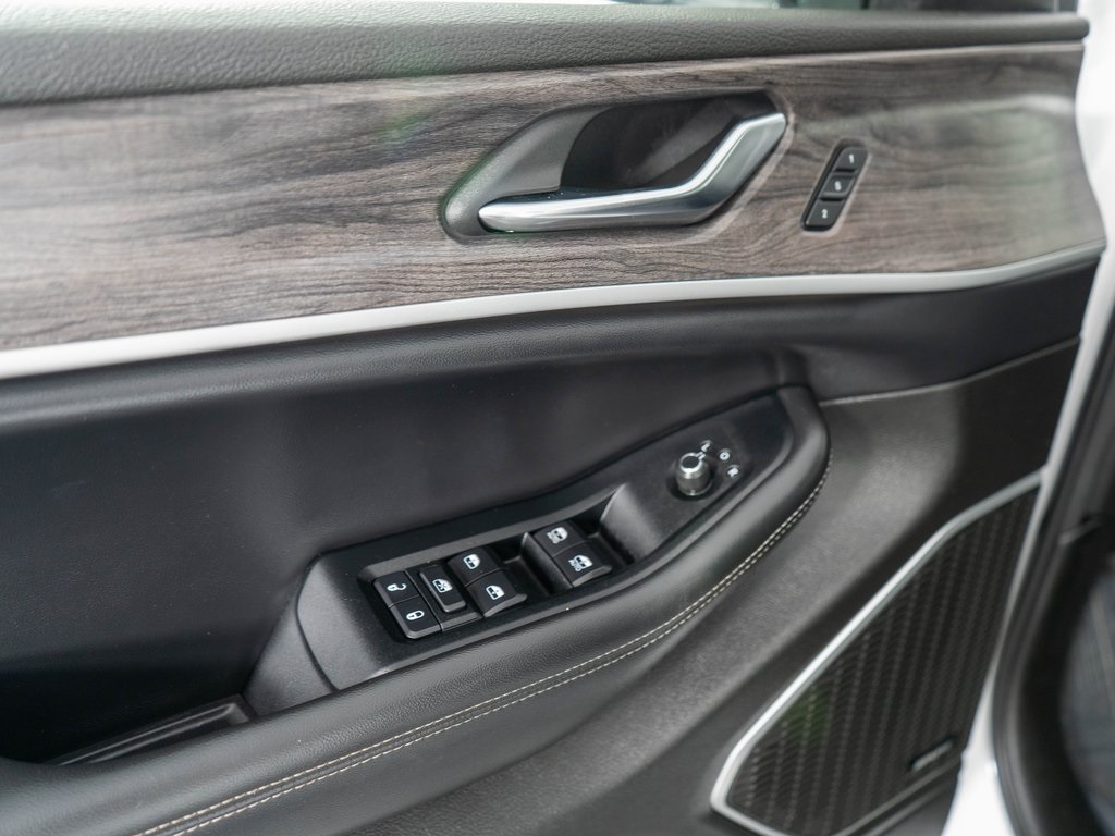 2024 Jeep Cherokee Limited 4xe photo 25