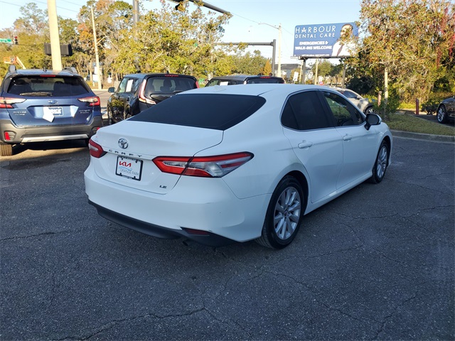 2019 Toyota Camry SE XLE photo 3