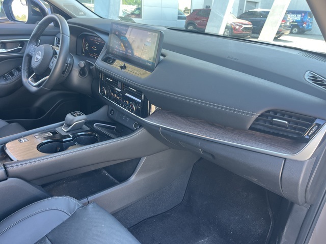 2024 Nissan Rogue Platinum photo 23