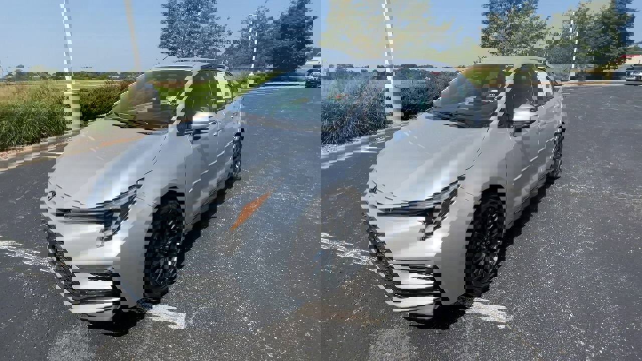 2025 Toyota Corolla SE photo 4