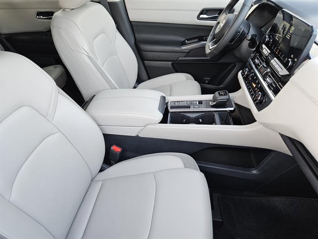 2023 Nissan Pathfinder SL photo 8