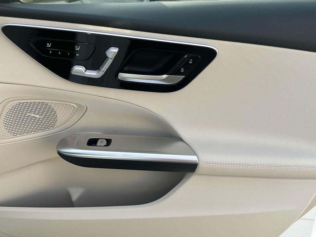2025 Mercedes Benz C 300 photo 11