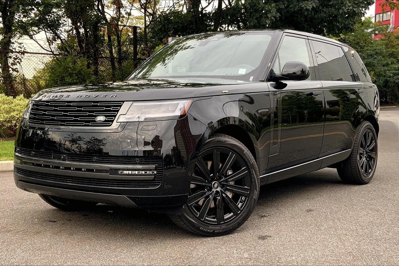 2025 Land Rover Range Rover SE's photo
