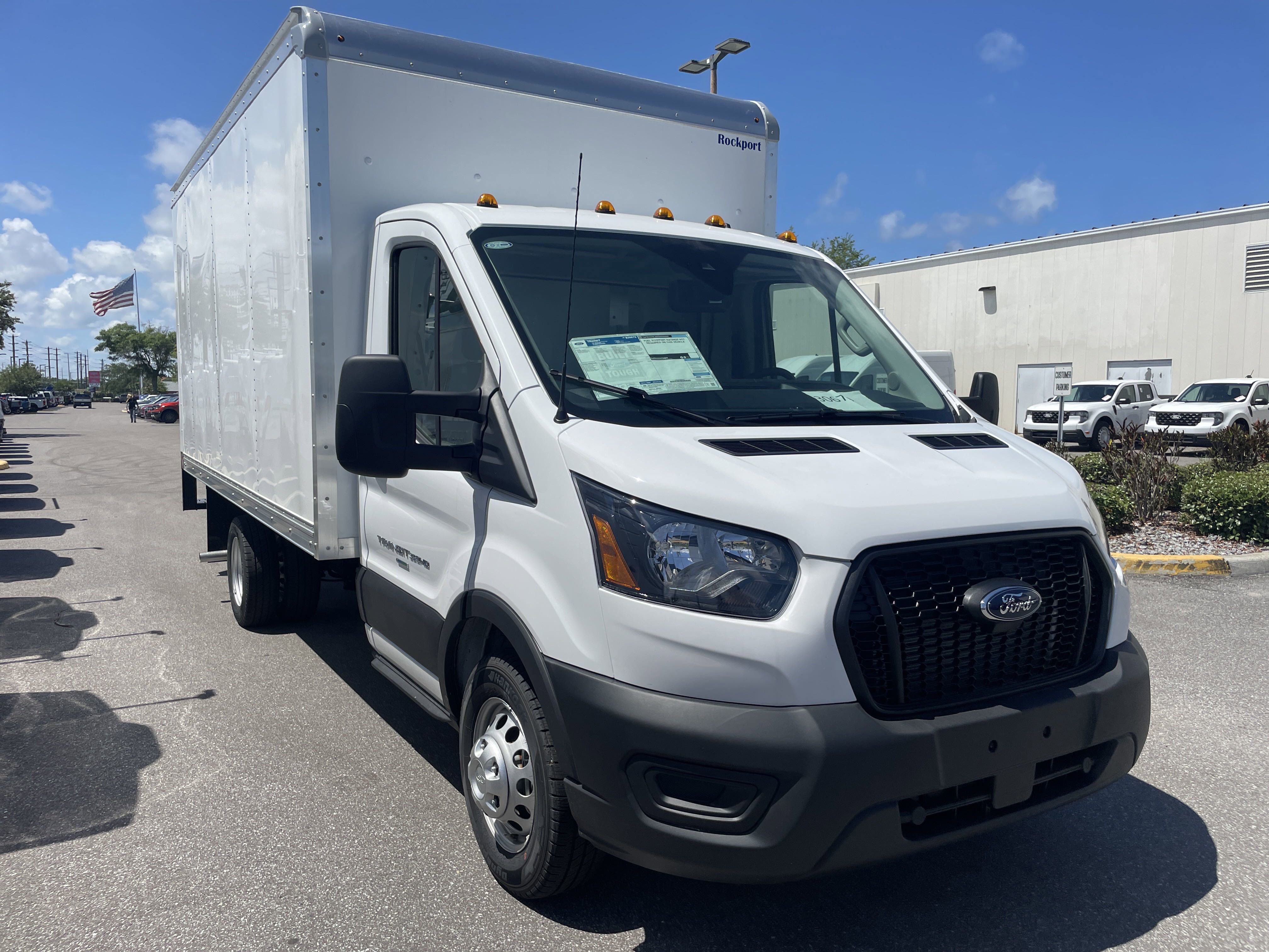2024 Ford Transit Cutaway photo 3