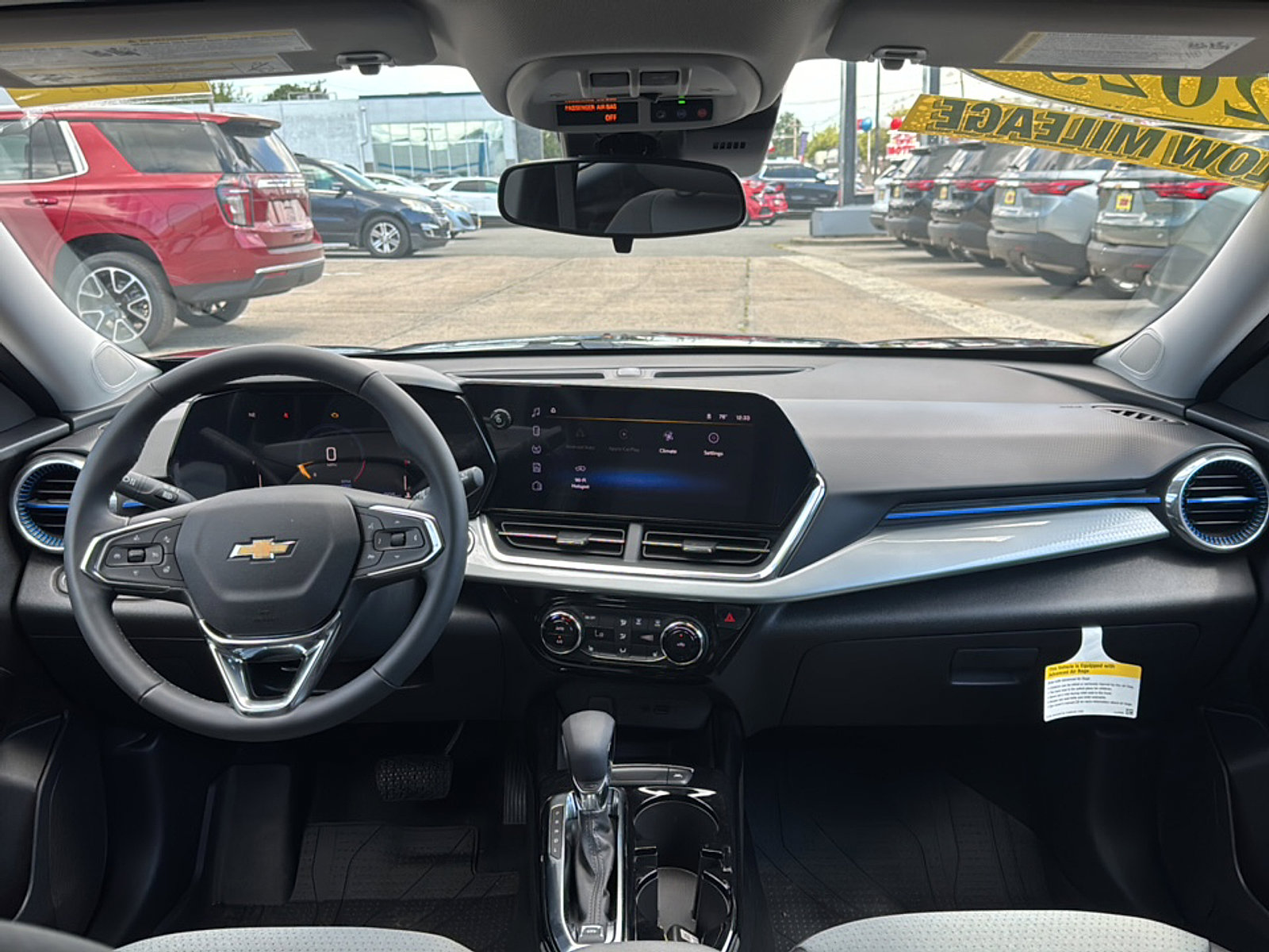 2025 Chevrolet Trax LT photo 28