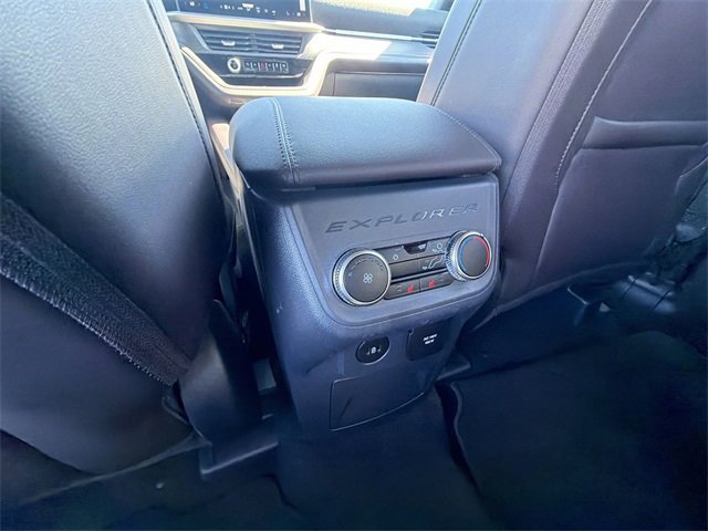 2025 Ford Explorer Platinum photo 3